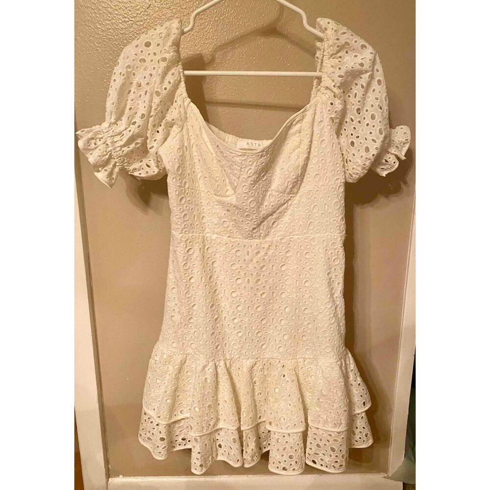 ASTR the Label White Eyelet Tiered Mini Dress Womens Size Small S